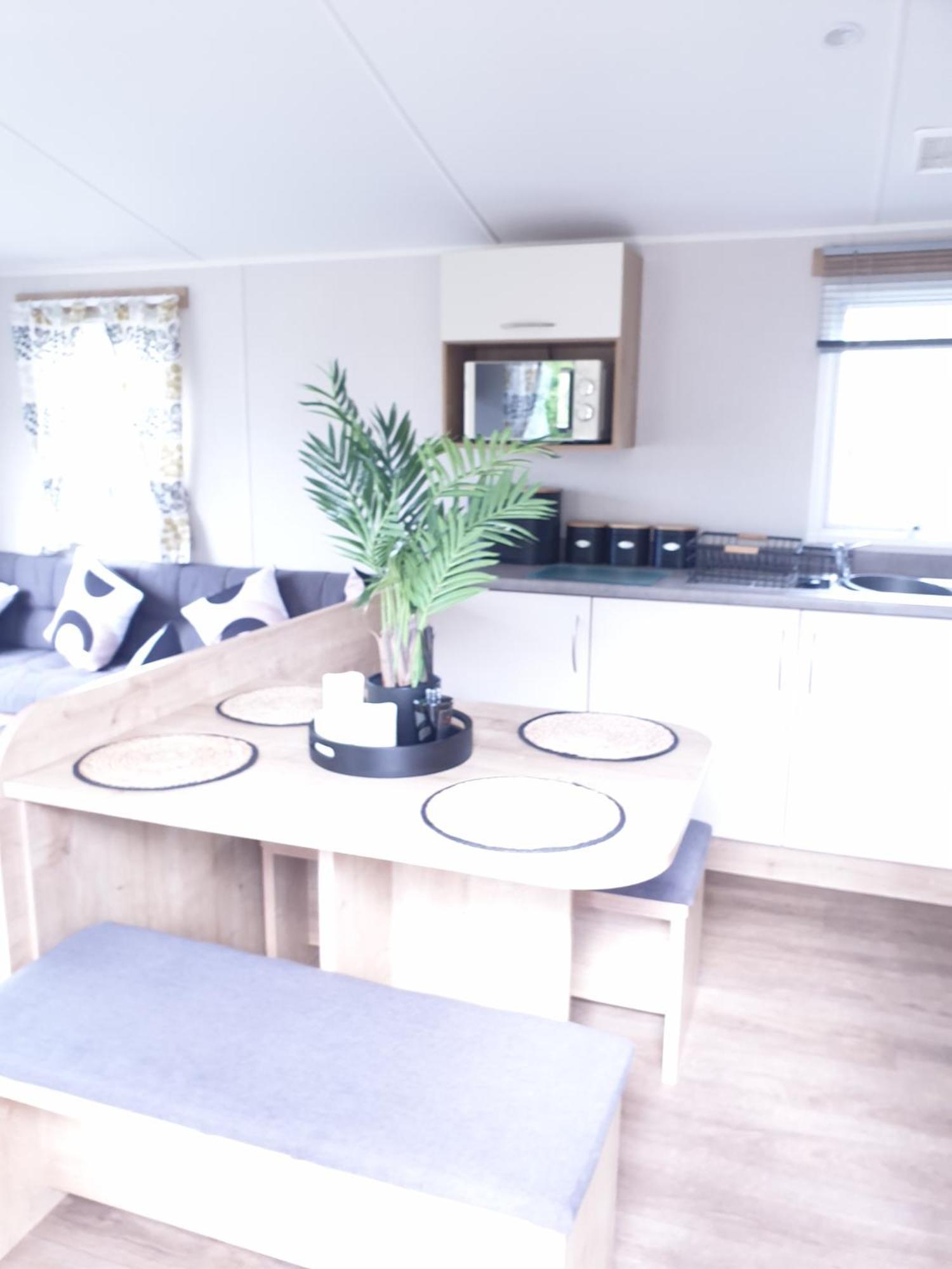 16 Anglers Acre Luxury Hot Tub Break Tattershall Lakes Bagian luar foto