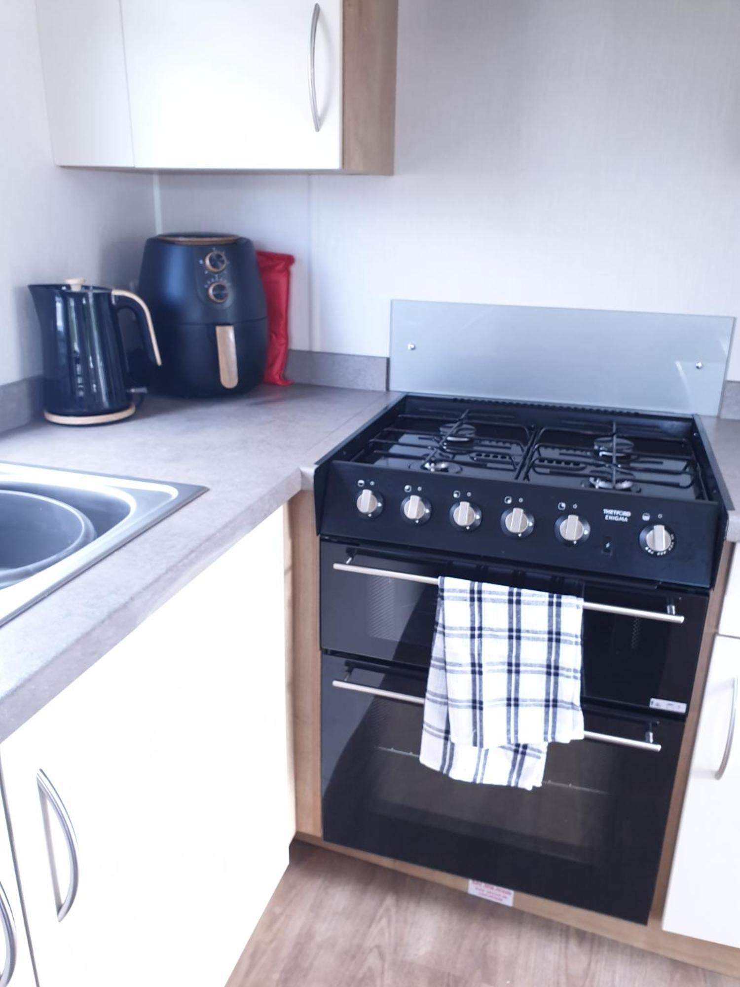 16 Anglers Acre Luxury Hot Tub Break Tattershall Lakes Bagian luar foto